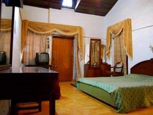 Royal Hotel 